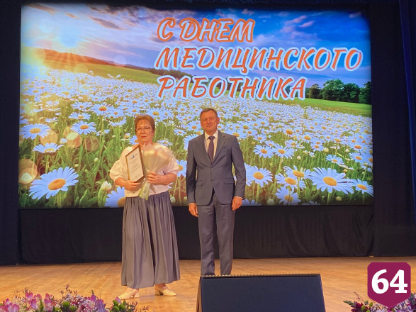 В Саратове наградили медицинских работников
